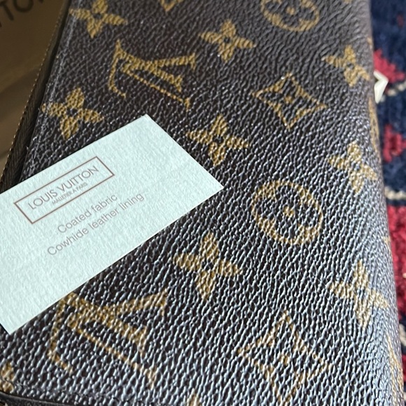 Sold *Authentic Louis Vuitton Zippy Wallet - Picture 4 of 15
